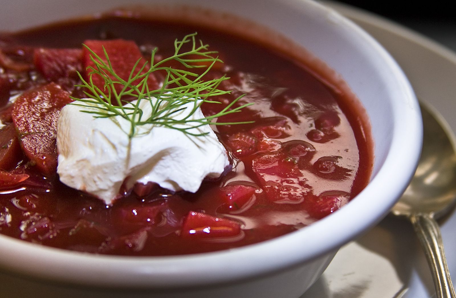 How many calories are in borscht: A bowl with sour cream, 350 g, 190 calories