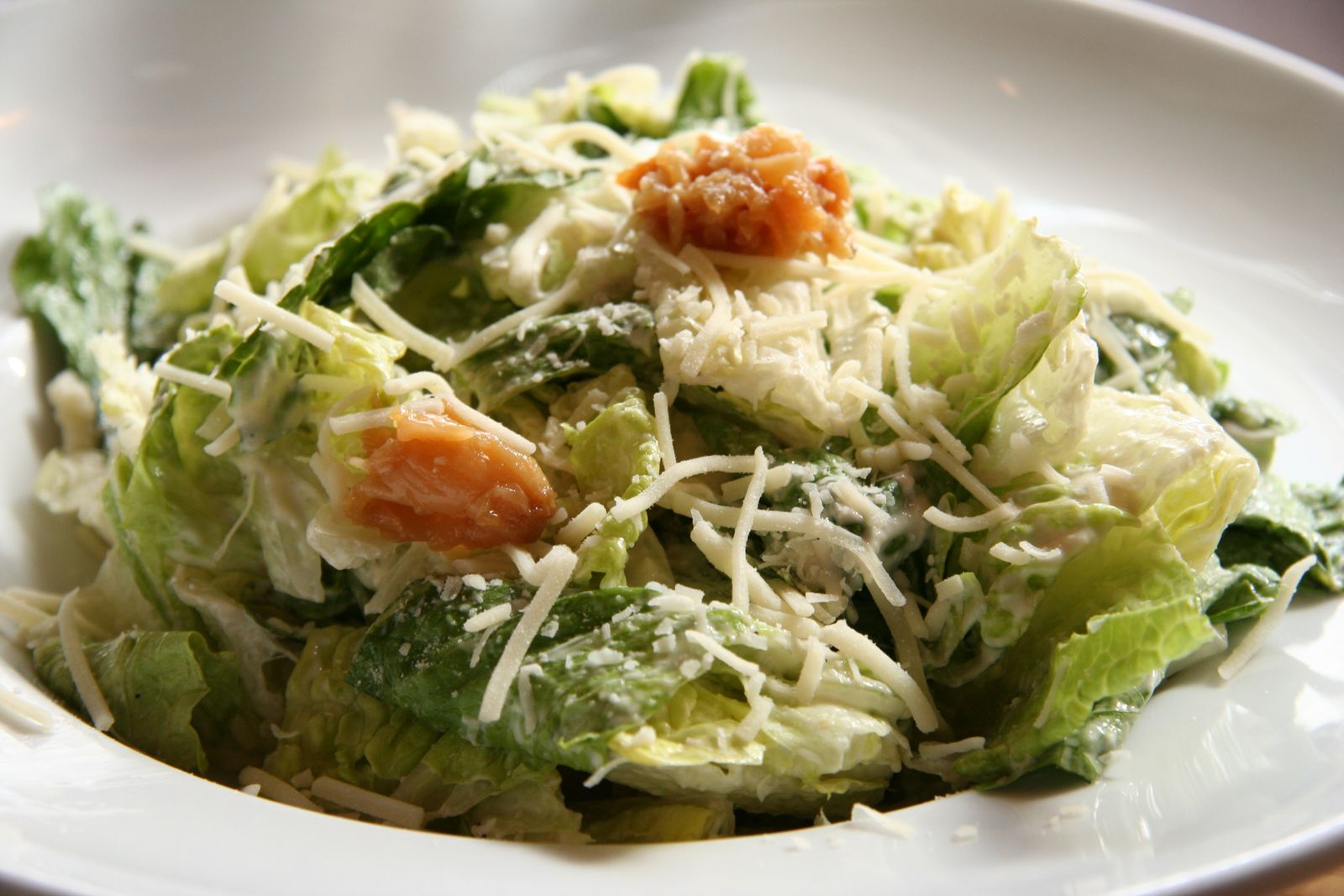 How many calories are in a Caesar salad: A bowl with chicken, 350 g, 455 calories