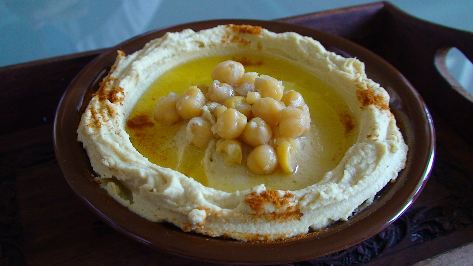 How many calories are in a plate of hummus: A restaurant plate, 250 g, 625 calories