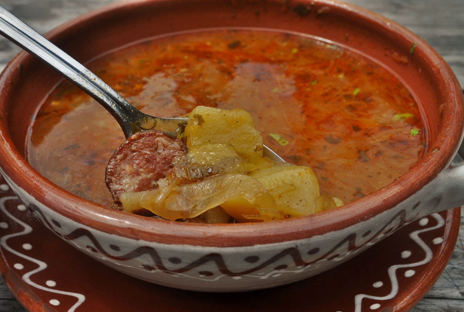 How many calories are in kapustnica: A bowl, 400 g, 240 calories