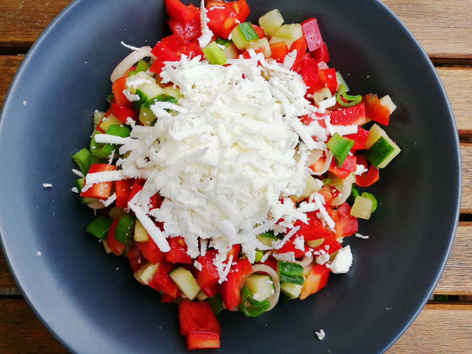 How many calories are in shopska salad? How many calories are in shopska salad: A bowl with white cheese, 300 g, 270 calories