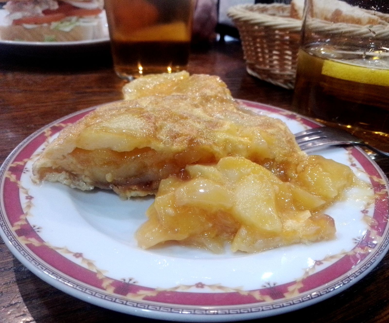 How many calories are in a Spanish omelette: One slice, 150 g, 255 calories